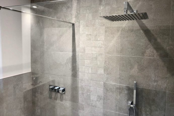 En-suite walk in shower