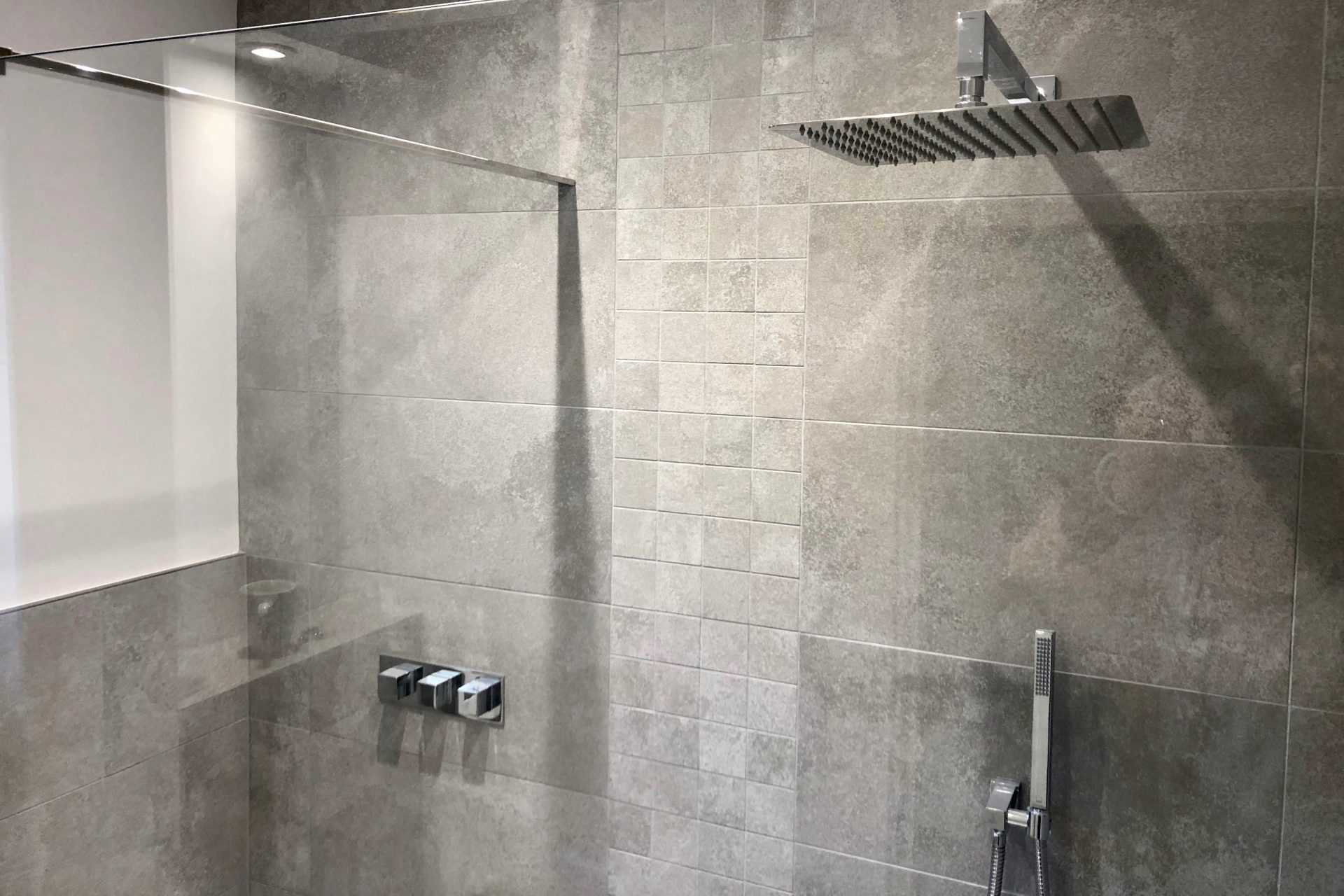En-suite walk in shower