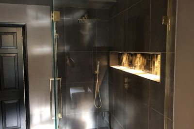 Walk in shower with illuminated alcove