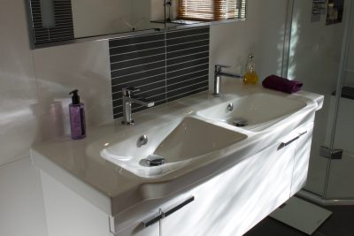 Wall hung double vanity basin