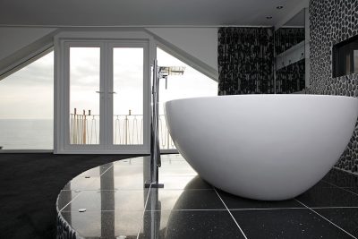 Bath with sea view